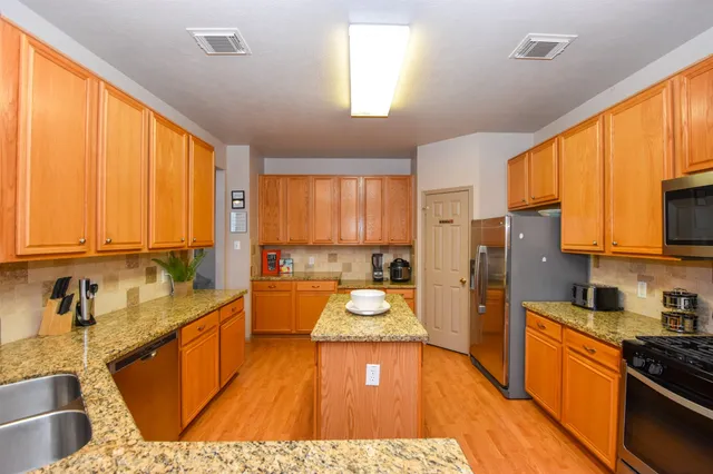 $9,500 | 10102 White Oak Trail Lane, Houston, TX 77064