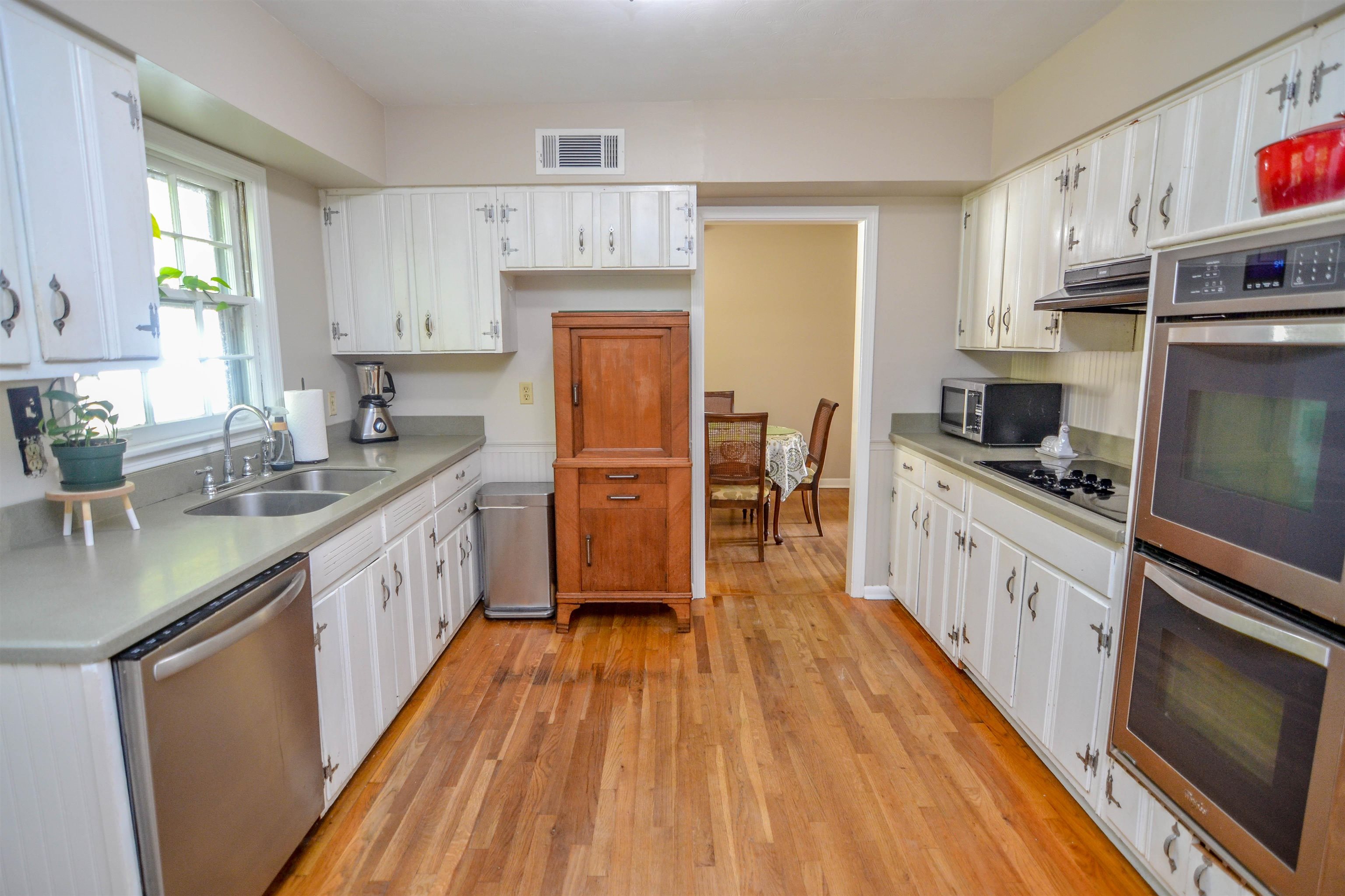 598 North Oak Grove Road Memphis, TN 38120 - Photo 6 of 19 Gallery Image 6