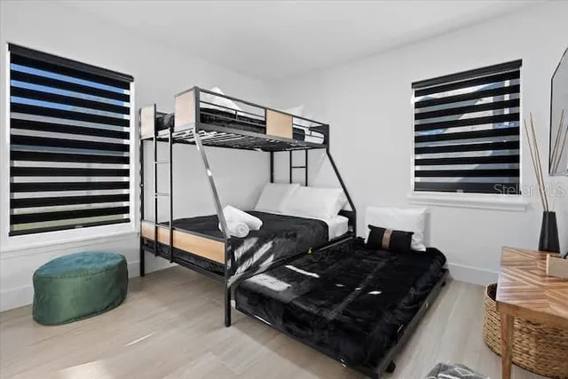 a view of entryway and bedroom