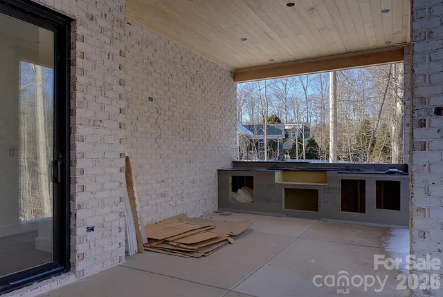 a view of livingroom with furniture