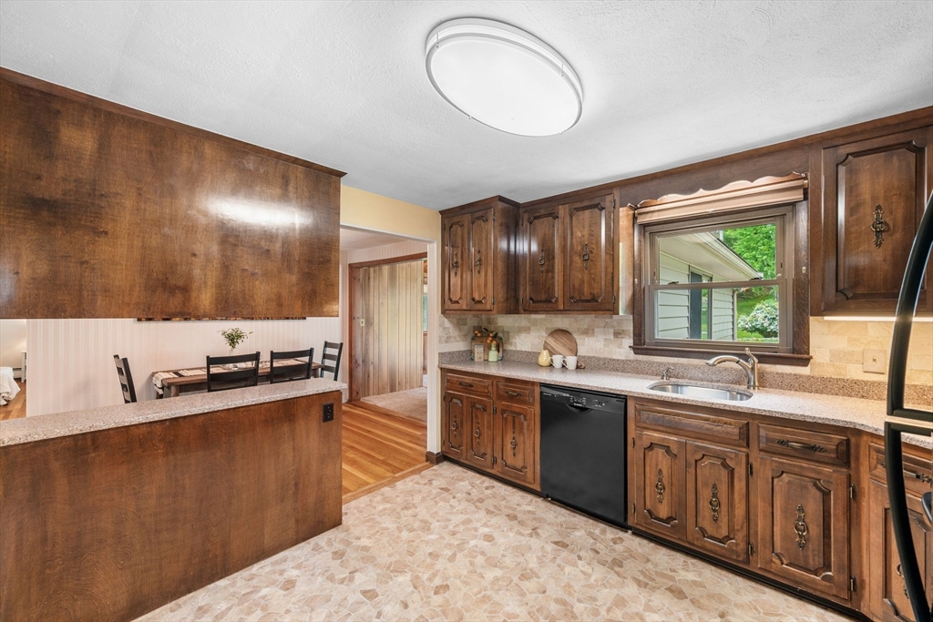 29 Patricia Road Peabody, MA 01960 - Photo 23 of 40
