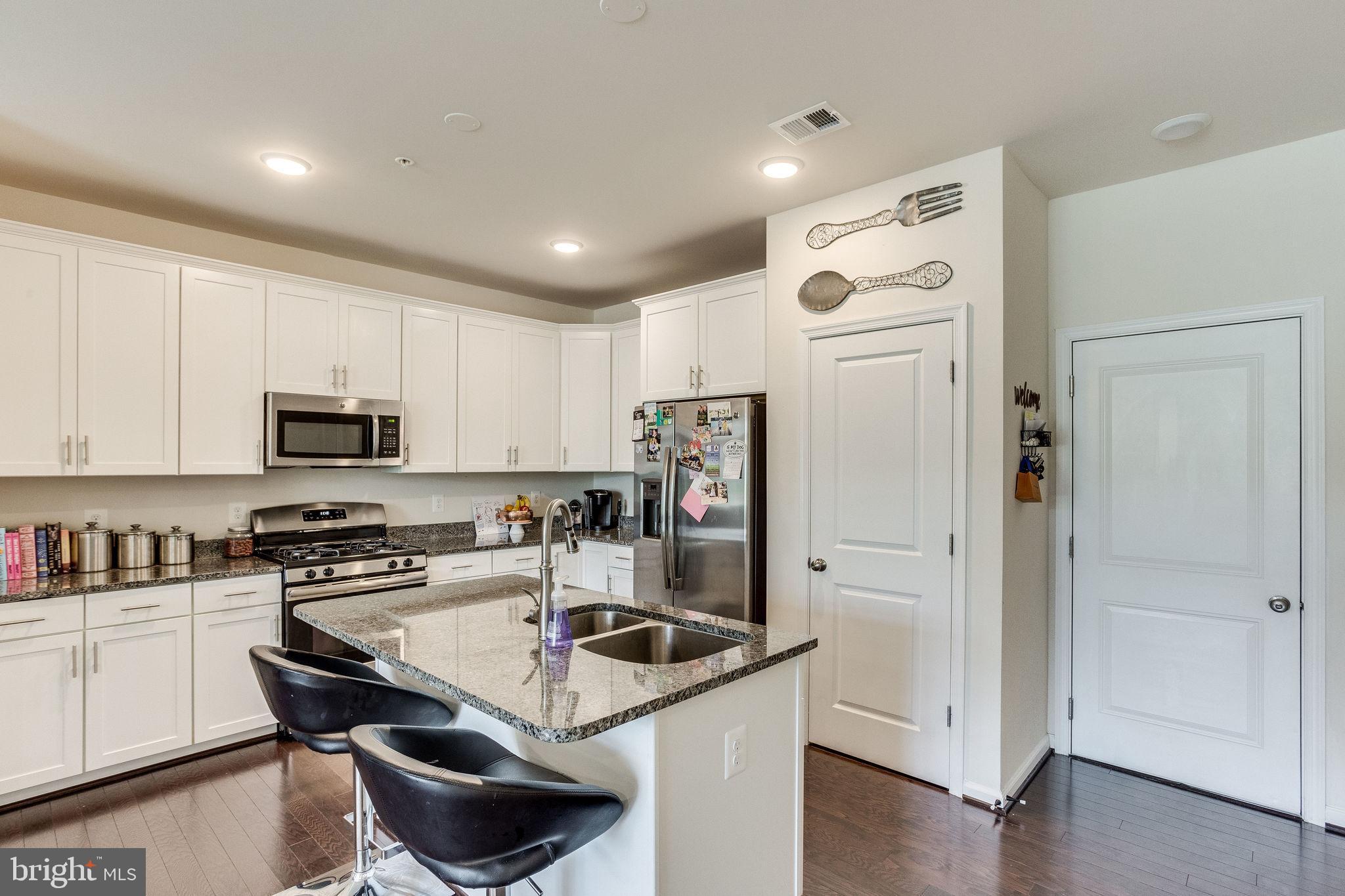1216 Ribbon Limestone Terrace Southeast Leesburg, VA 20175 - Photo 5 of 33 Room at the island for 2 to dine