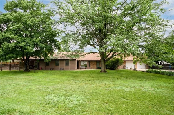 $475,000 | 18345 Nottingham Court, Basehor, KS 66007