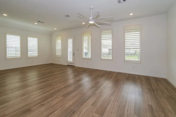 $2,750 | 2513 Seneca Lk Drive, Texas City, TX 77568