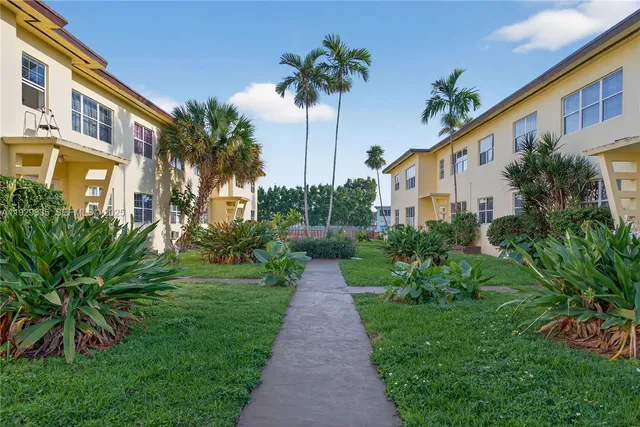 $2,300 | 160 South Shore Drive, Unit 5, Miami Beach, FL 33141