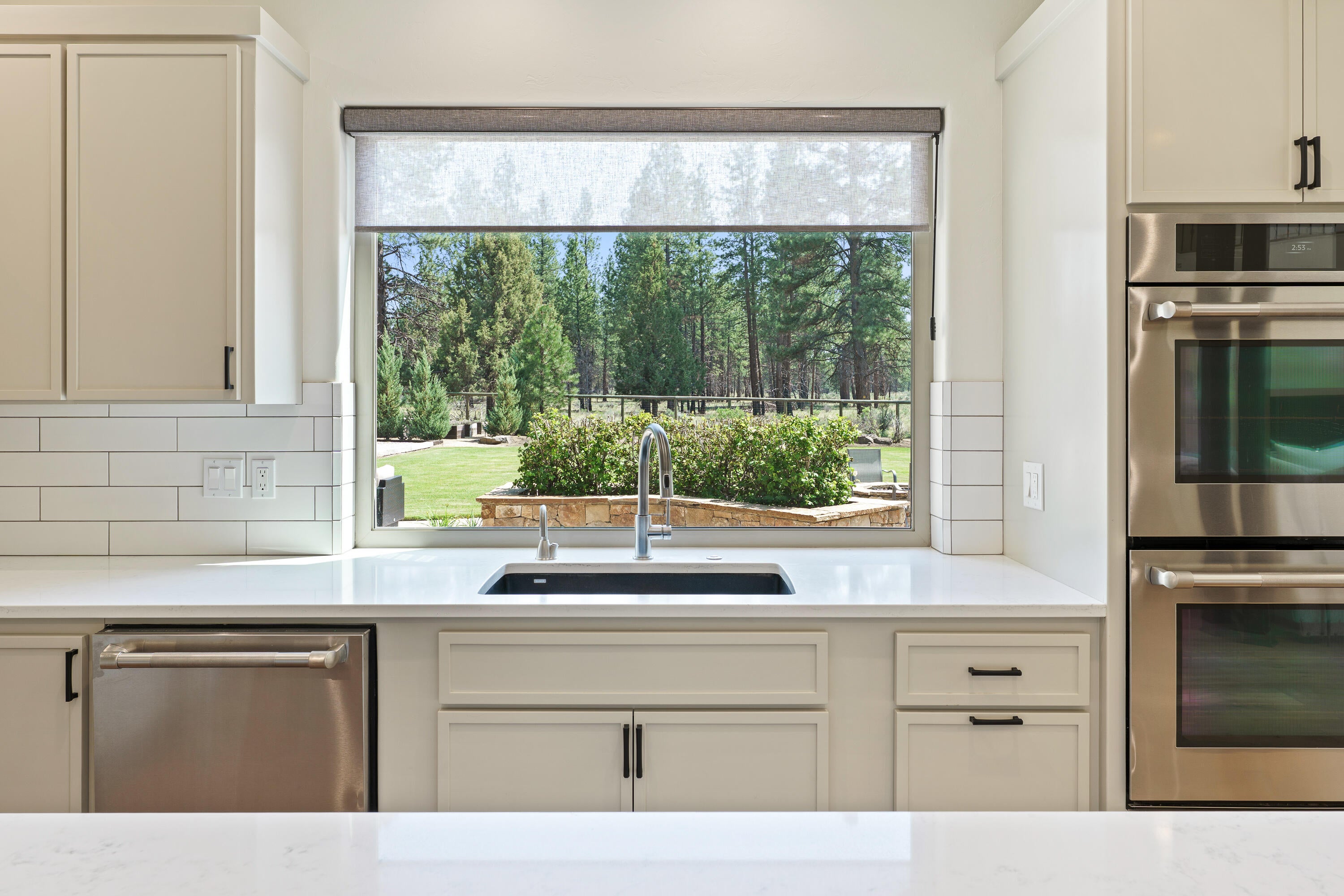 60003 West Ridgeview Drive Bend, OR 97702 - Photo 13 of 50 13