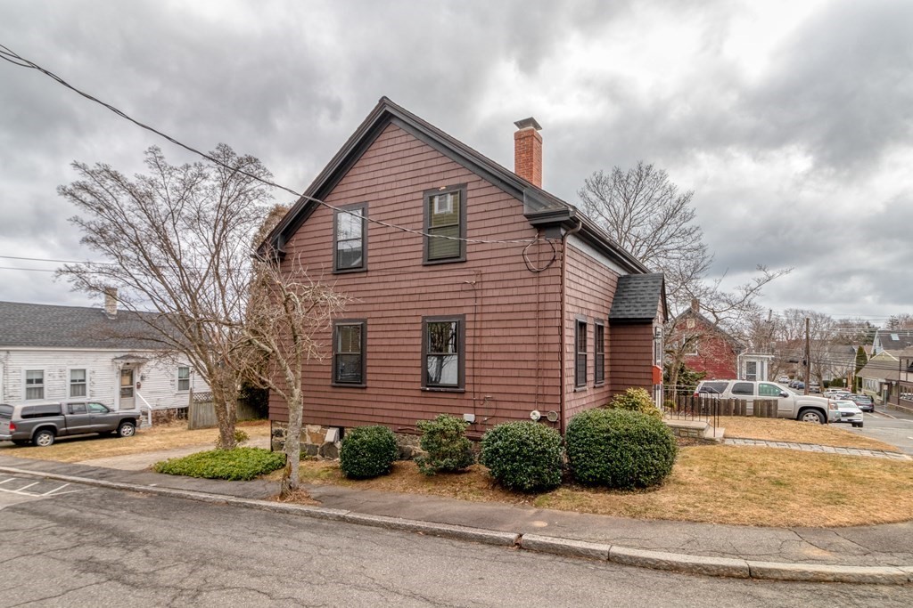 2 Chestnut Street Marblehead, MA 01945 - Photo 3 of 27 Gallery Image 3