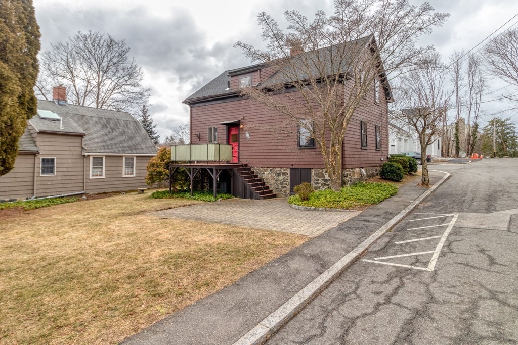 2 Chestnut Street Marblehead, MA 01945 - Photo 4 of 27 Gallery Image 4