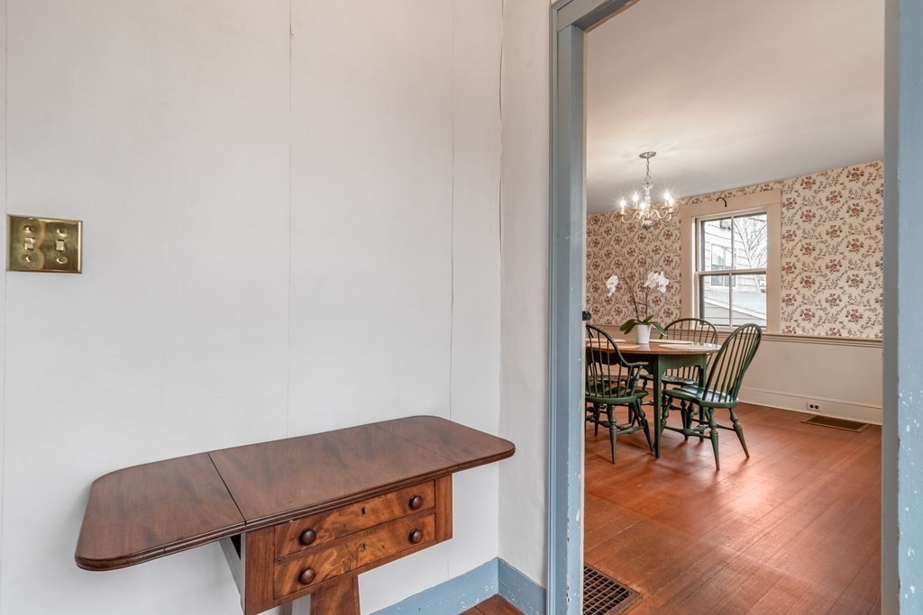 2 Chestnut Street Marblehead, MA 01945 - Photo 8 of 27 Gallery Image 8