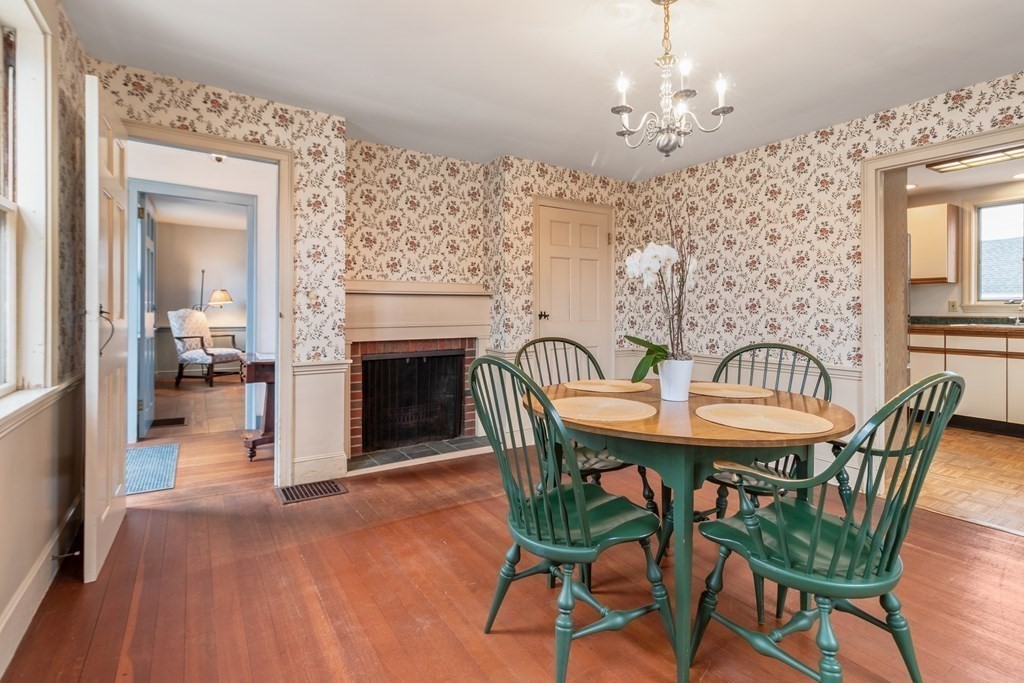 2 Chestnut Street Marblehead, MA 01945 - Photo 9 of 27 Gallery Image 9