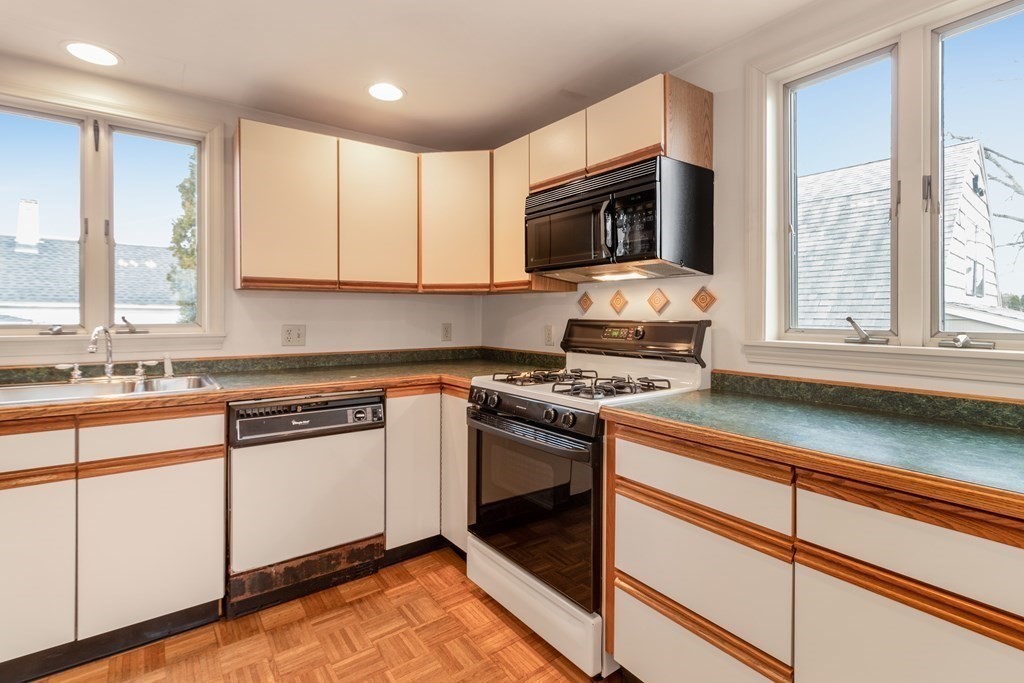 2 Chestnut Street Marblehead, MA 01945 - Photo 10 of 27 Gallery Image 10