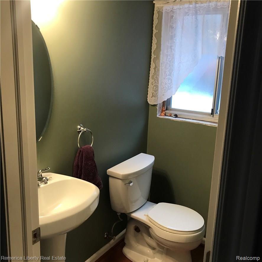 43002 Arlington Road Canton, MI 48187 - Photo 10 of 12 IMG_6713.JPG