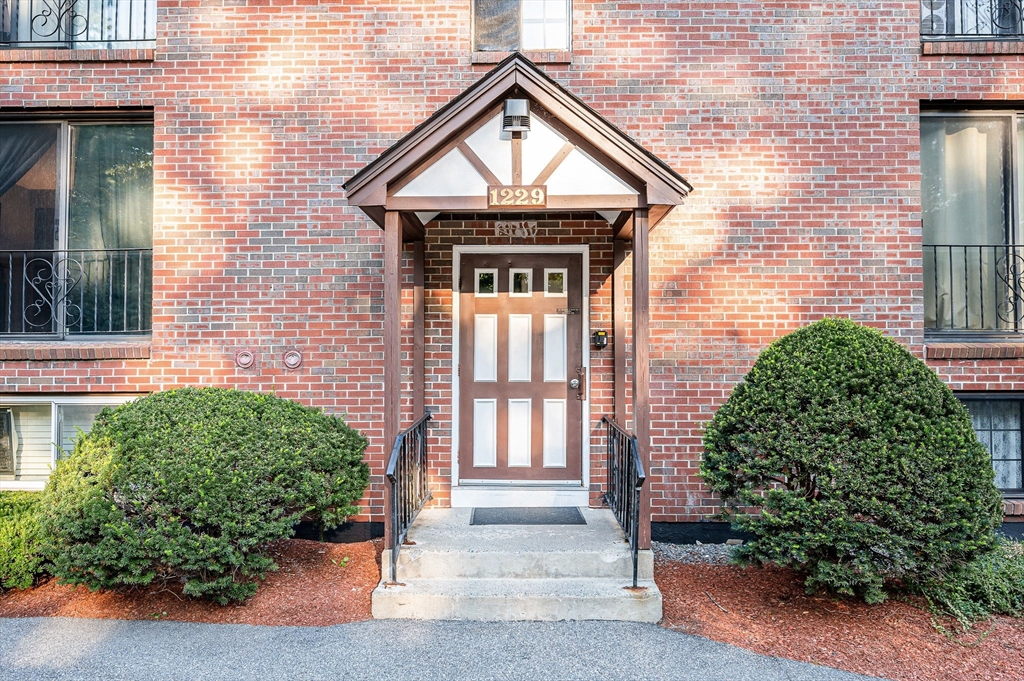 1229 Lawrence Street, Unit 102 Lowell, MA 01852 - Photo 23 of 25