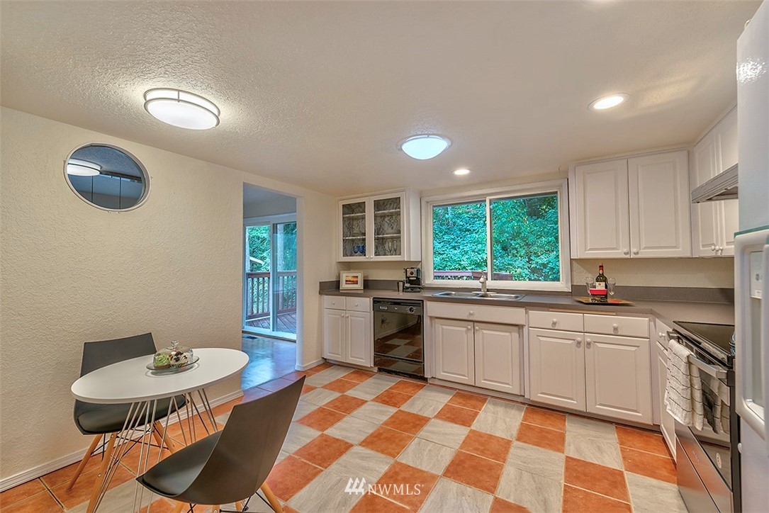 16213 Southeast 116th Street Renton, WA 98059 - Photo 6 of 21 Gallery Image 6