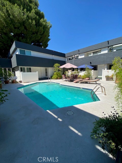 5144 Zelzah Ave Unit 15  