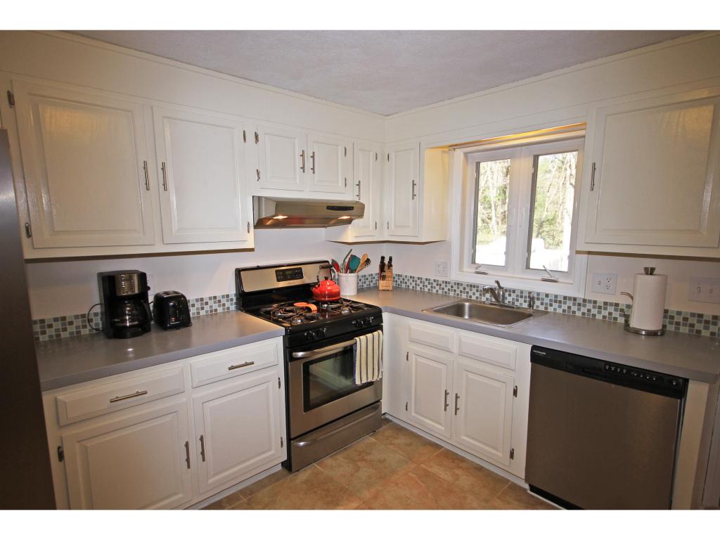 6 Pollard Road Nashua, NH 03062 - Photo 6 of 23