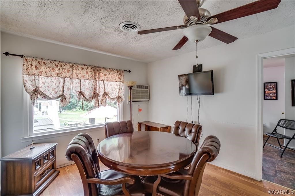 4332 Worsham Road Powhatan, VA 23139 - Photo 19 of 44 Gallery Image 19