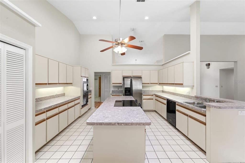 18805 Kelly Road Spring Hill, FL 34610 - Photo 11 of 68