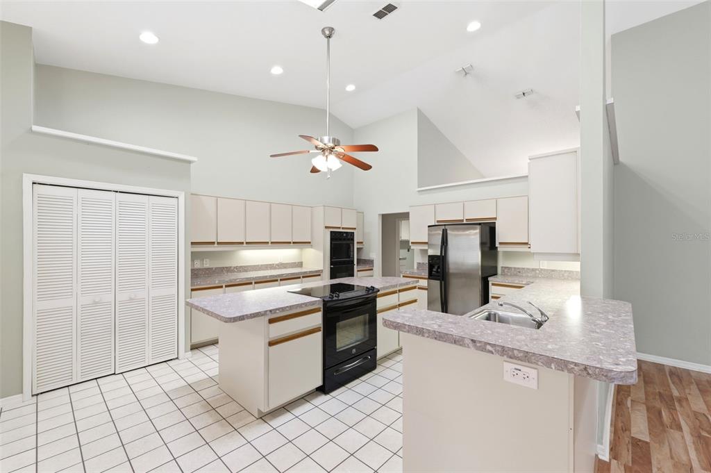 18805 Kelly Road Spring Hill, FL 34610 - Photo 10 of 68