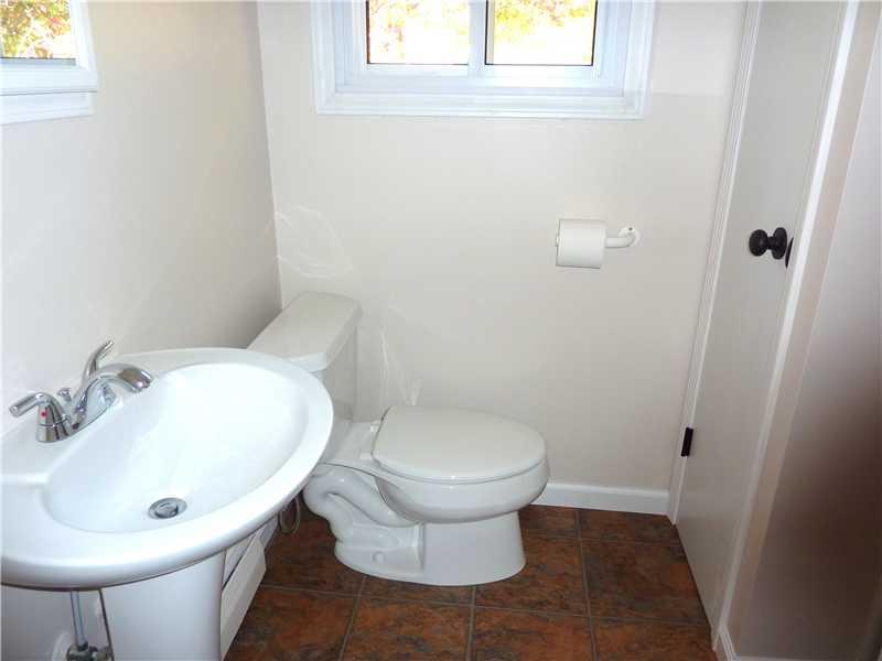 952 Harper Road Crescent, PA 15046 - Photo 12 of 18 Full Bath. SECOND FLOOR FULL BATH WITH SHOWER.