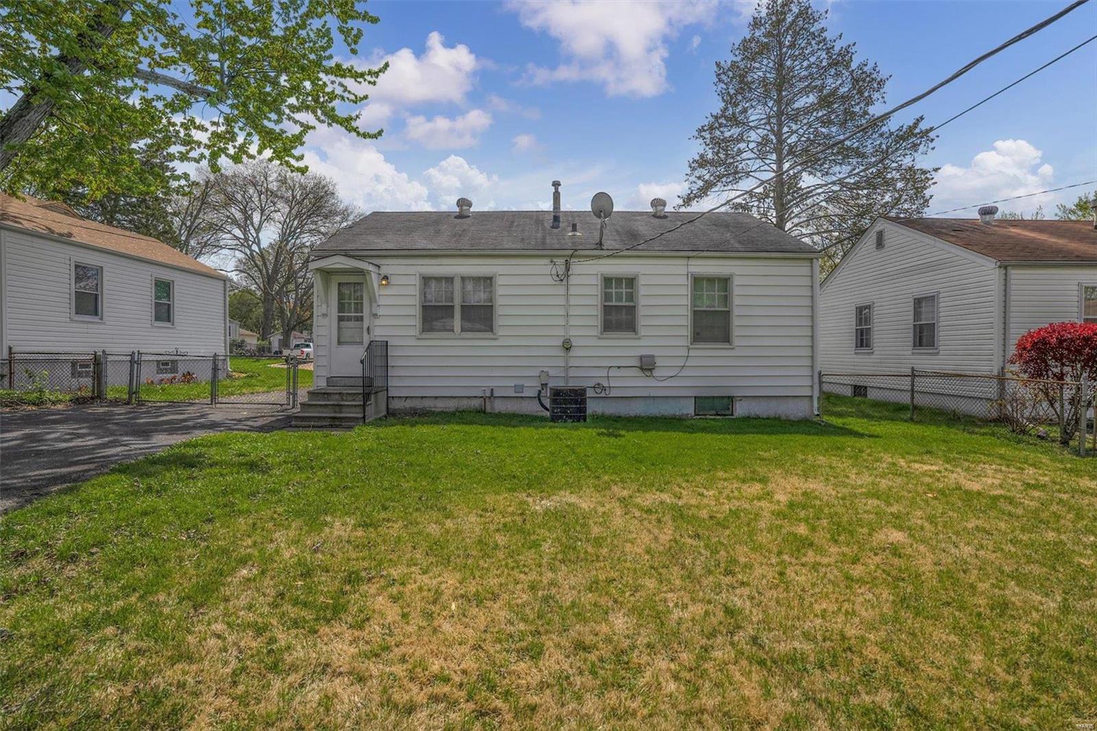 105 Derhake Road Florissant, MO 63031 - Photo 17 of 20 Gallery Image 17