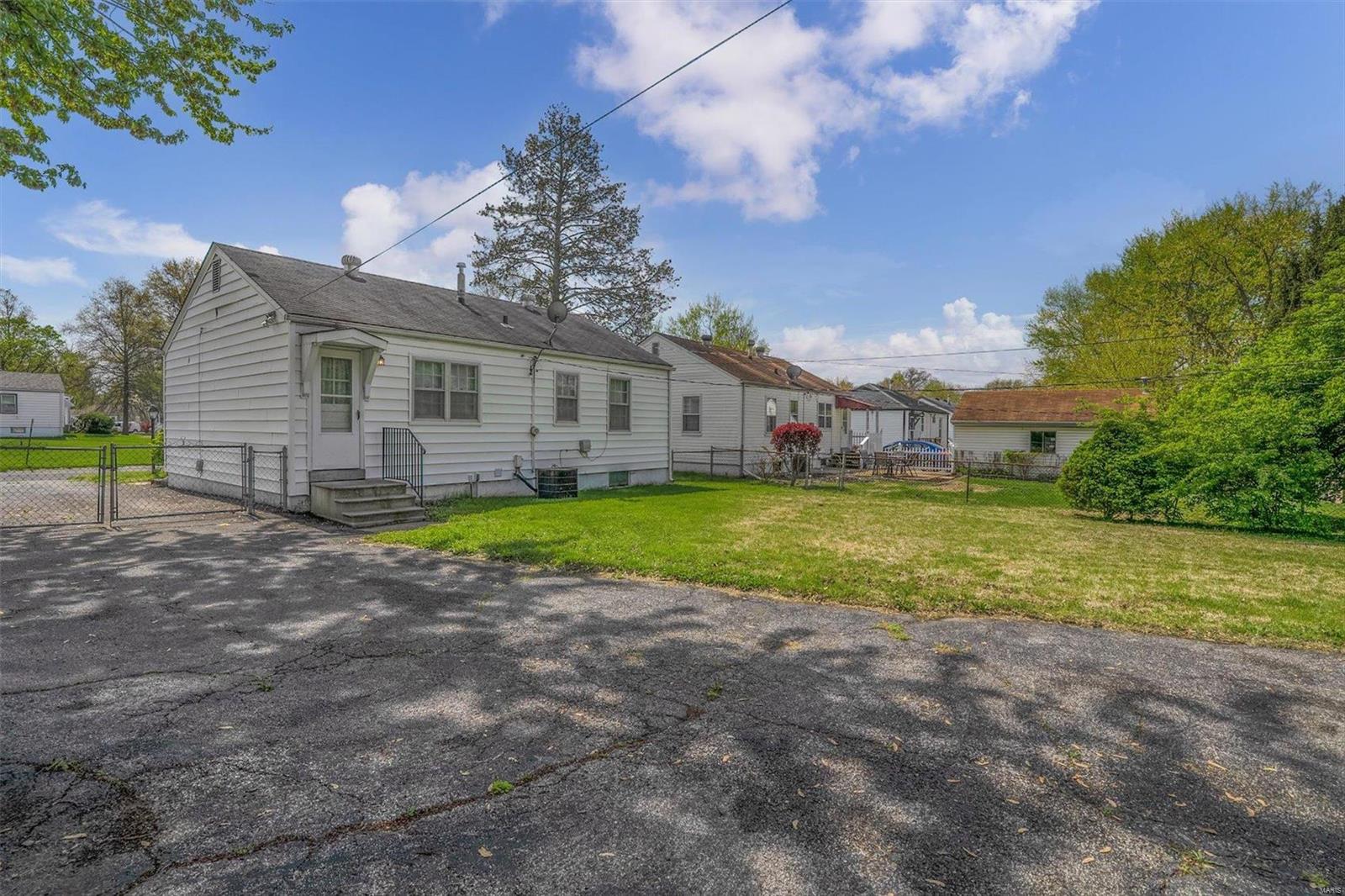 105 Derhake Road Florissant, MO 63031 - Photo 18 of 20 Gallery Image 18