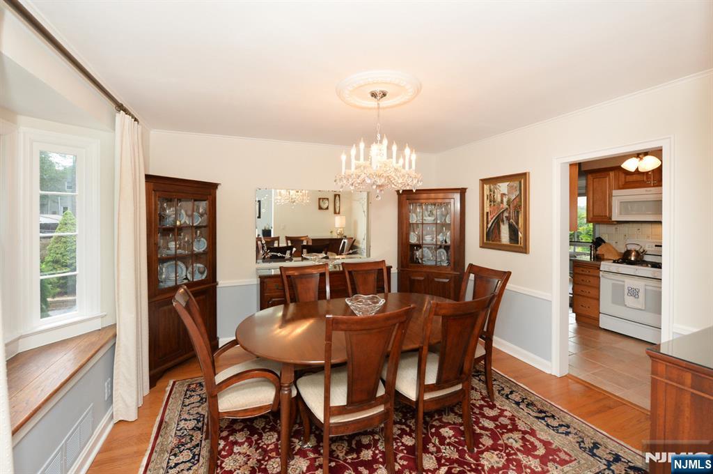 418 Burlington Road Paramus, NJ 07652 - Photo 12 of 30