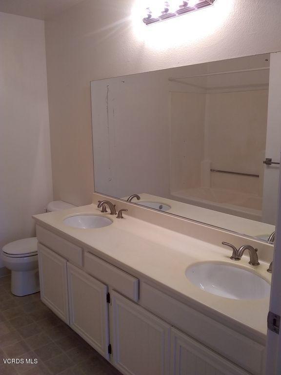 2410 Ridge View Court Simi Valley, CA 93065 - Photo 12 of 18 12