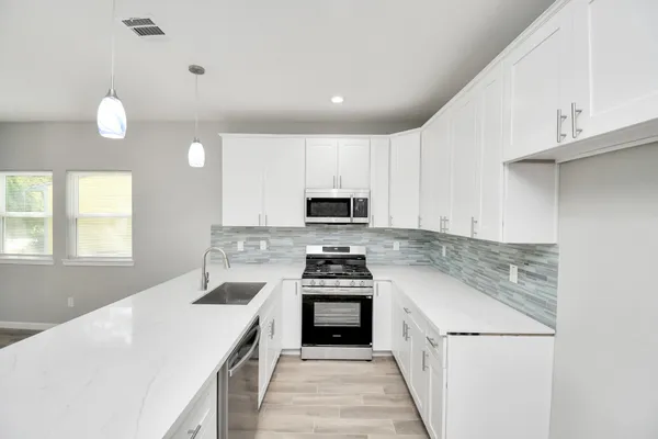 $1,900 | 5941 Southlea Street, Houston, TX 77033