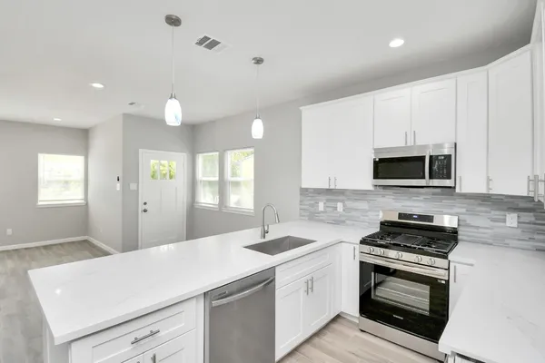 $1,900 | 5941 Southlea Street, Houston, TX 77033