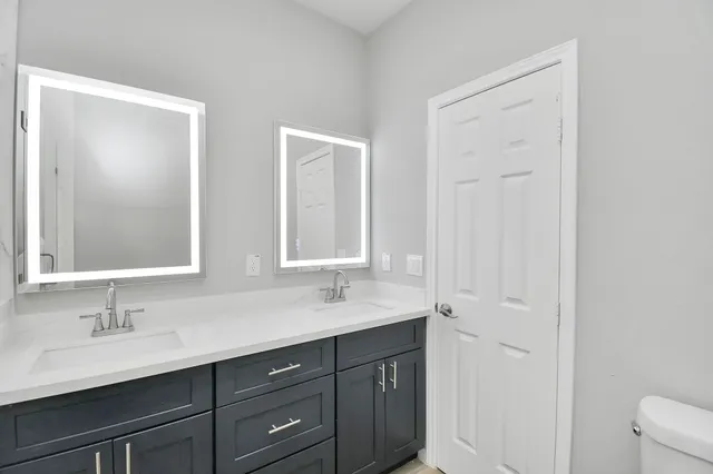 $2,000 | 5941 Southlea Street, Houston, TX 77033