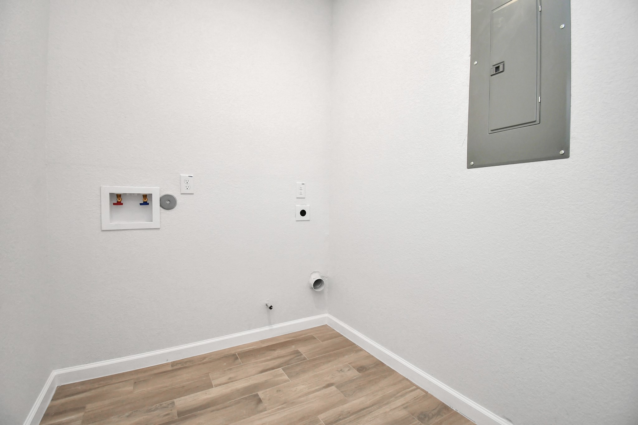 5941 Southlea Street Houston, TX 77033 - Photo 29 of 31 a view of a small space with wooden floor