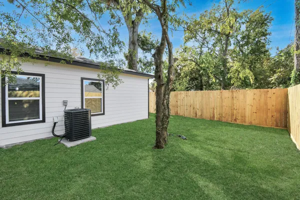$1,900 | 5941 Southlea Street, Houston, TX 77033