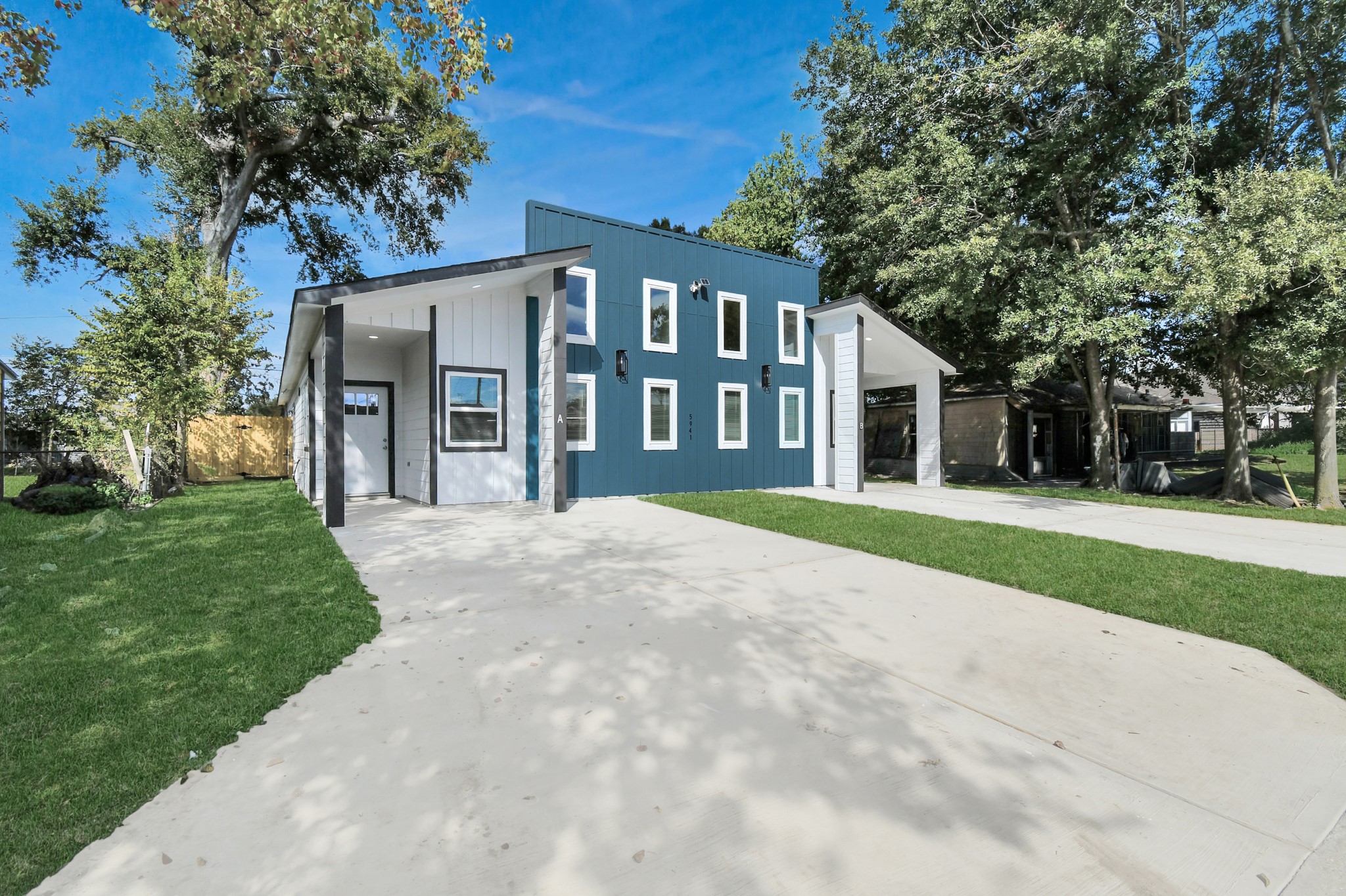 5941 Southlea Street Houston, TX 77033 - Photo 4 of 31 a front view of a house with a garden