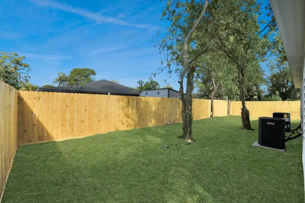 $1,900 | 5941 Southlea Street, Houston, TX 77033