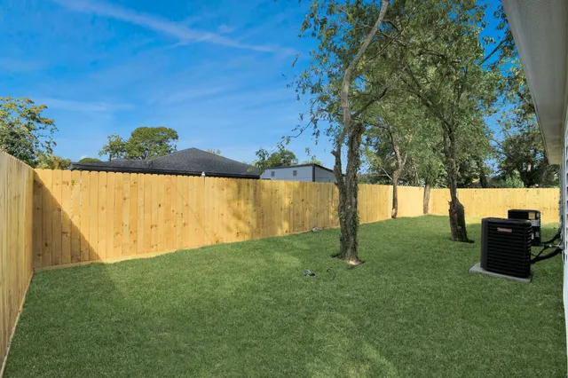 $2,000 | 5941 Southlea Street, Houston, TX 77033