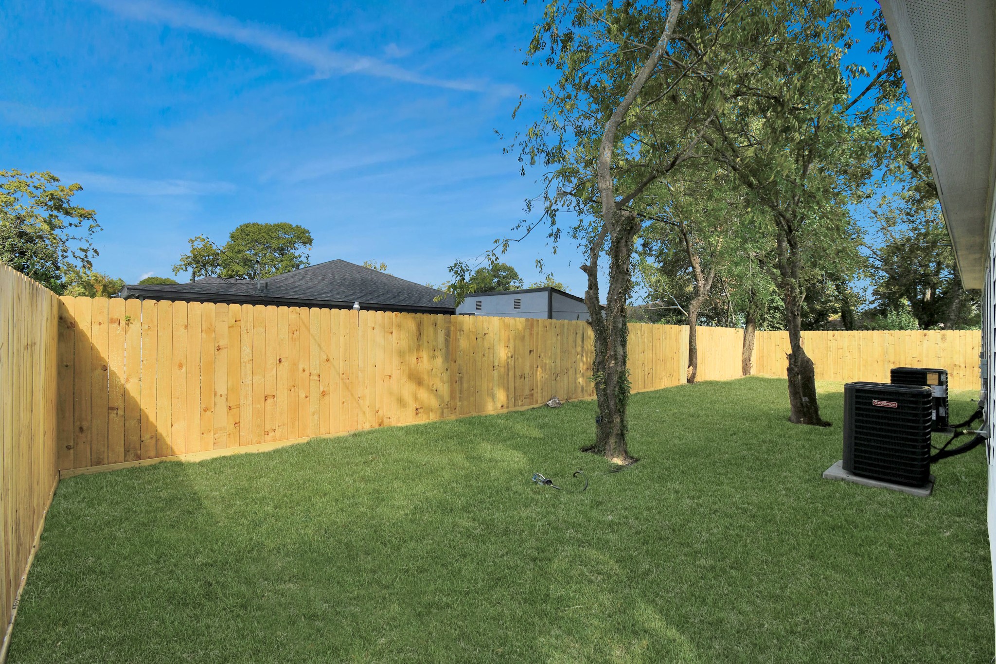 5941 Southlea Street Houston, TX 77033 - Photo 5 of 31 a view of a garden with a tree