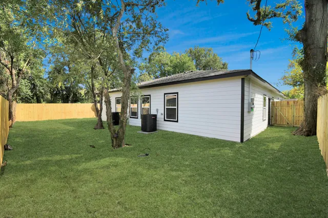 $2,000 | 5941 Southlea Street, Houston, TX 77033