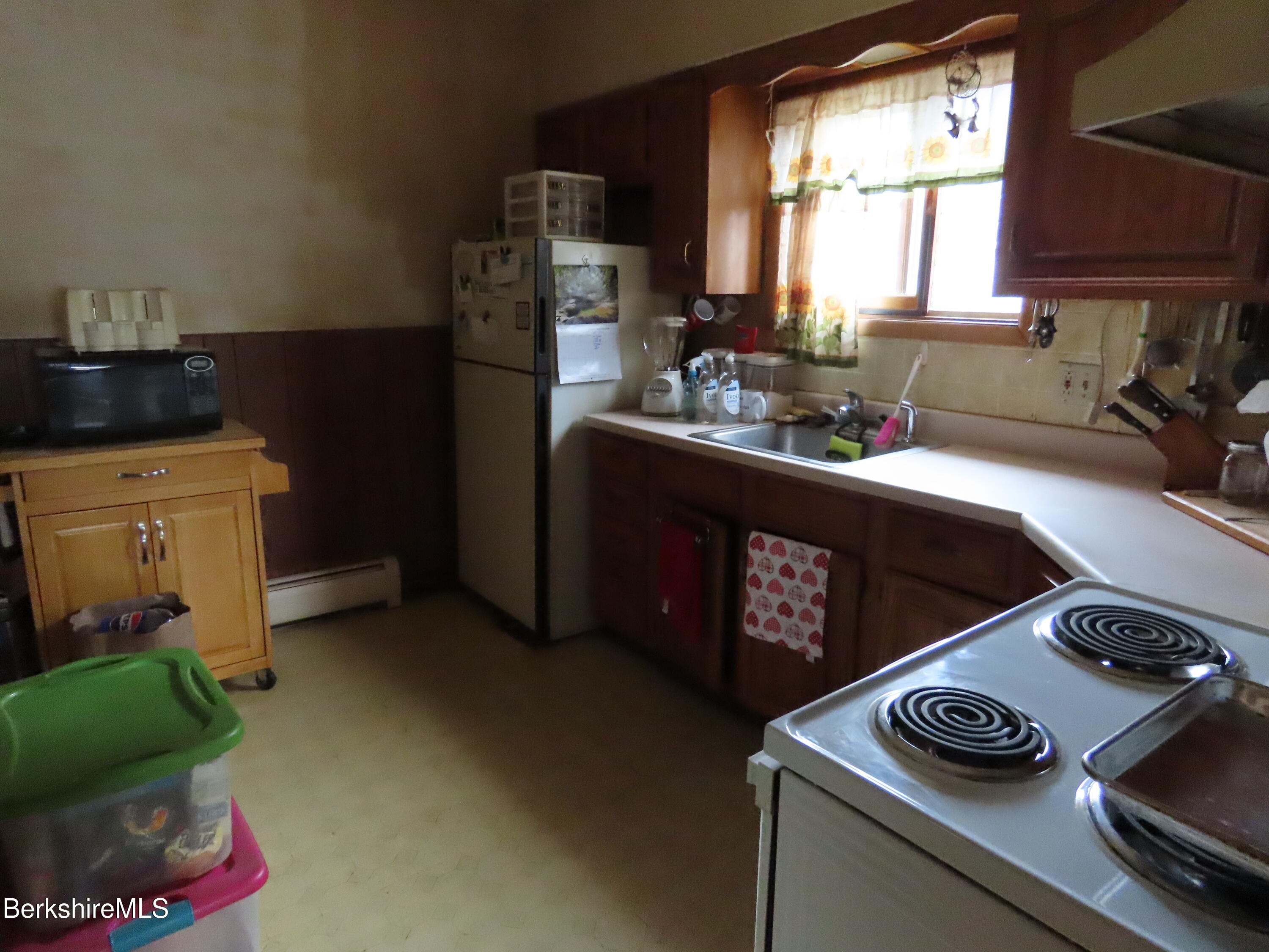 121 Commercial Street Adams, MA 01220 - Photo 16 of 49 Apt B Upstairs North