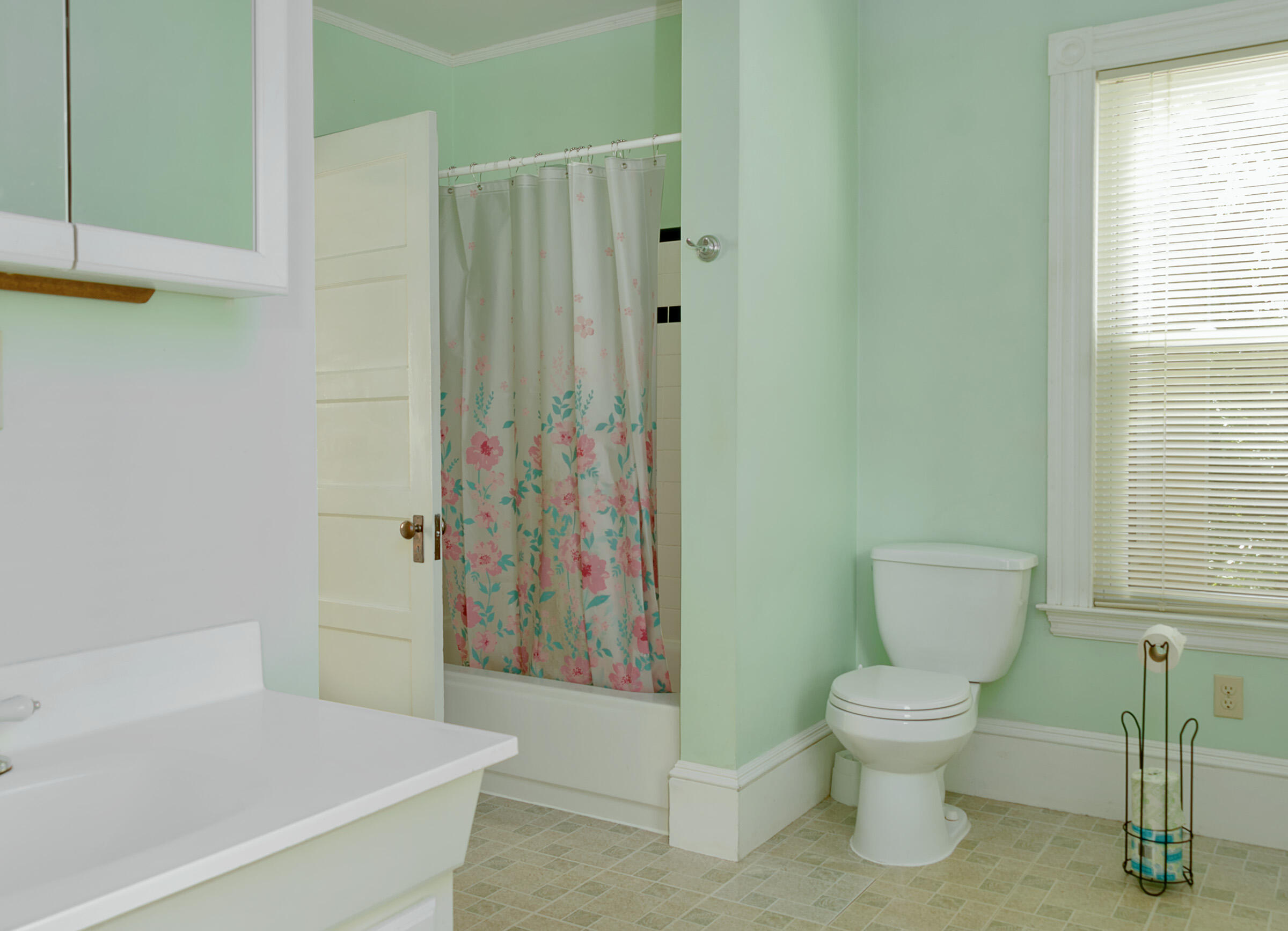 110 Graham Street Biddeford, ME 04005 - Photo 15 of 38 2nd Fl Full Bath