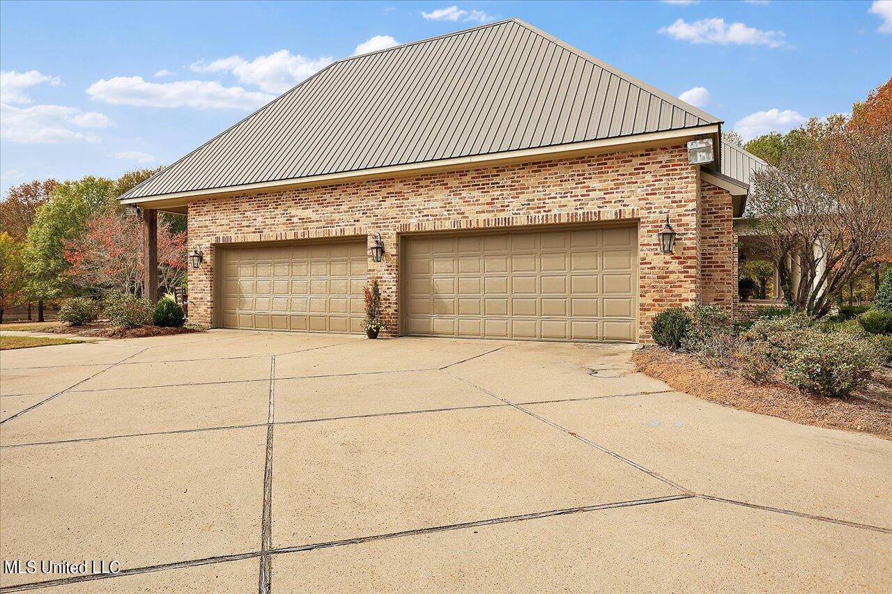 619 Old Agency Road Ridgeland, MS 39157 - Photo 5 of 70 05-619 Old Agency Rd