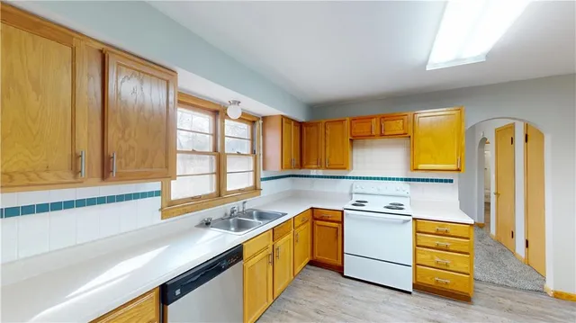 $900 | 902 North Cedar Street, Nevada, MO 64772