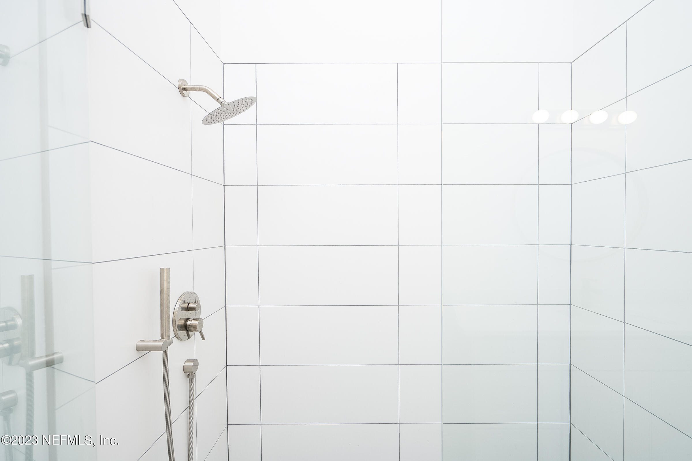 210 Yarbrough Road St. Augustine, FL 32095 - Photo 20 of 34 a bathroom with a shower