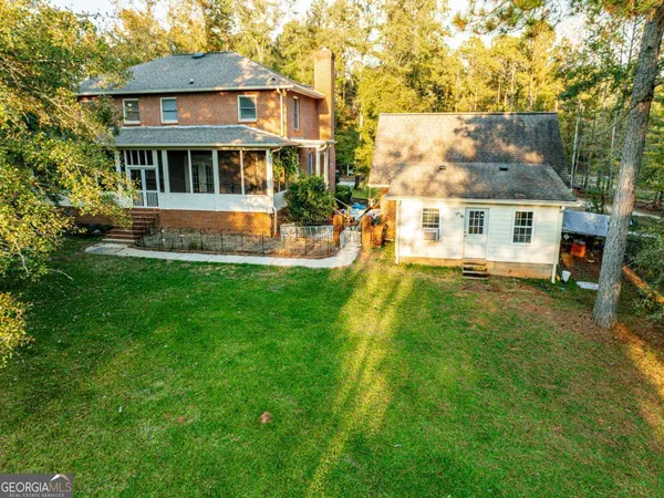 a view of house with a yard