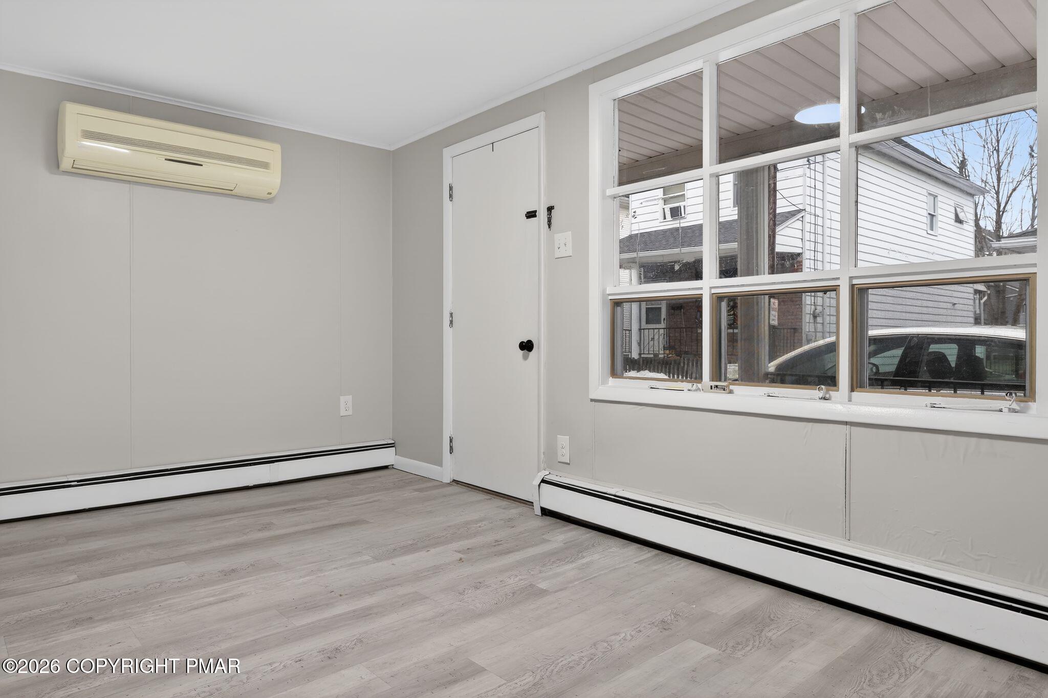 24 Wyoming Street Ashley, PA 18706 - Photo 11 of 29 13_24_Wyoming_St_Ashley_PA_18706-Living_