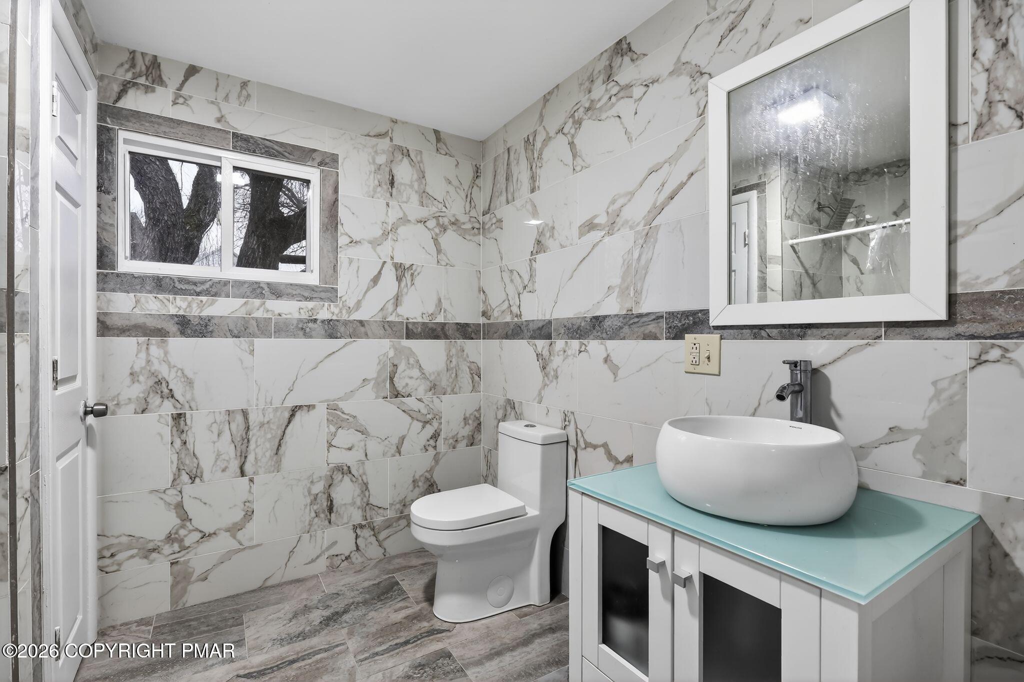 24 Wyoming Street Ashley, PA 18706 - Photo 19 of 29 21_24_Wyoming_St_Ashley_PA_18706-Bathroo