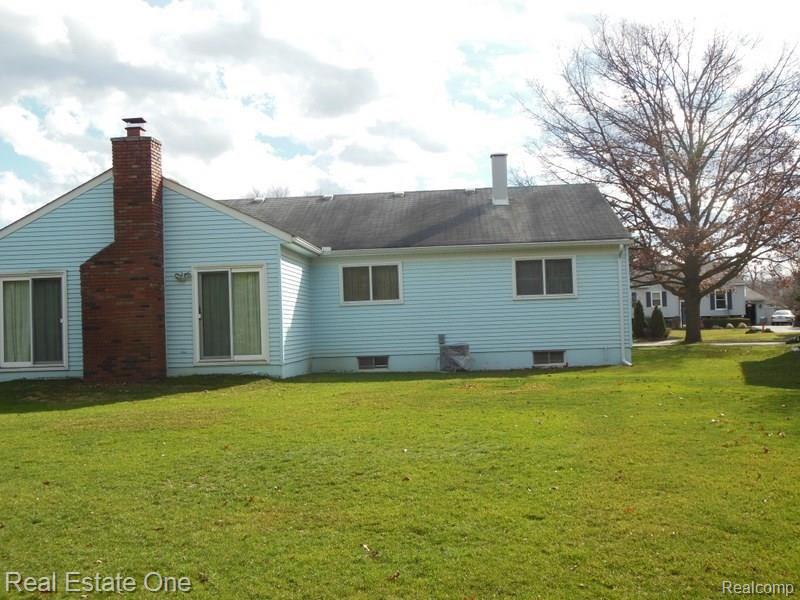 1968 Roxbury Run Wixom, MI 48393 - Photo 6 of 48 Rear view double door walls