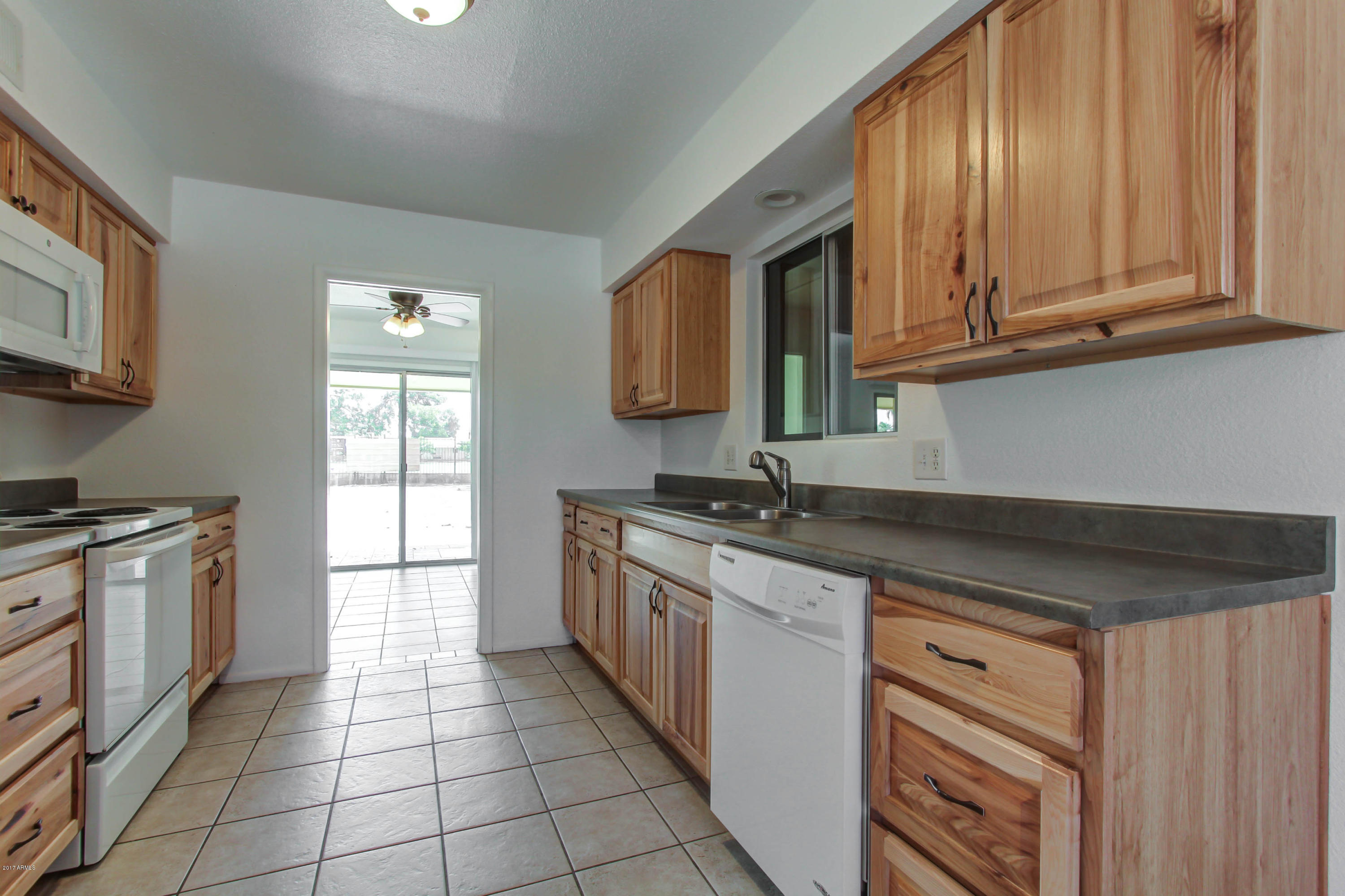 839 South Power Road Mesa, AZ 85206 - Photo 6 of 15 006_Kitchen