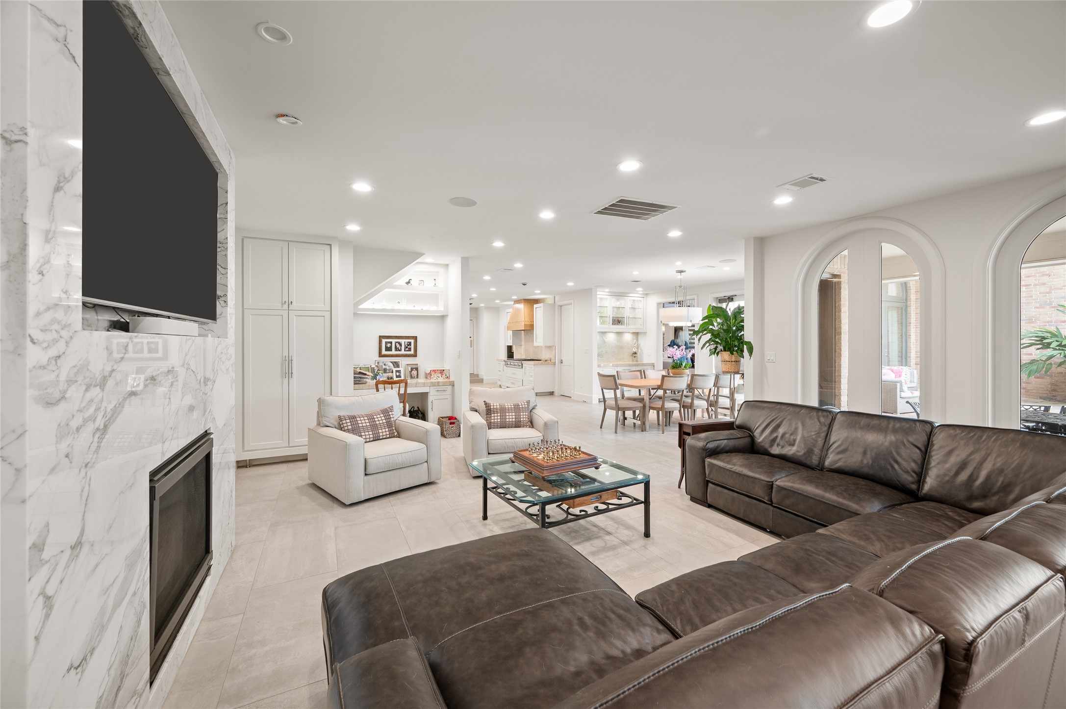 11518 Shadow Way Street Houston, TX 77024 - Photo 17 of 50 a living room with furniture fireplace and flat screen tv