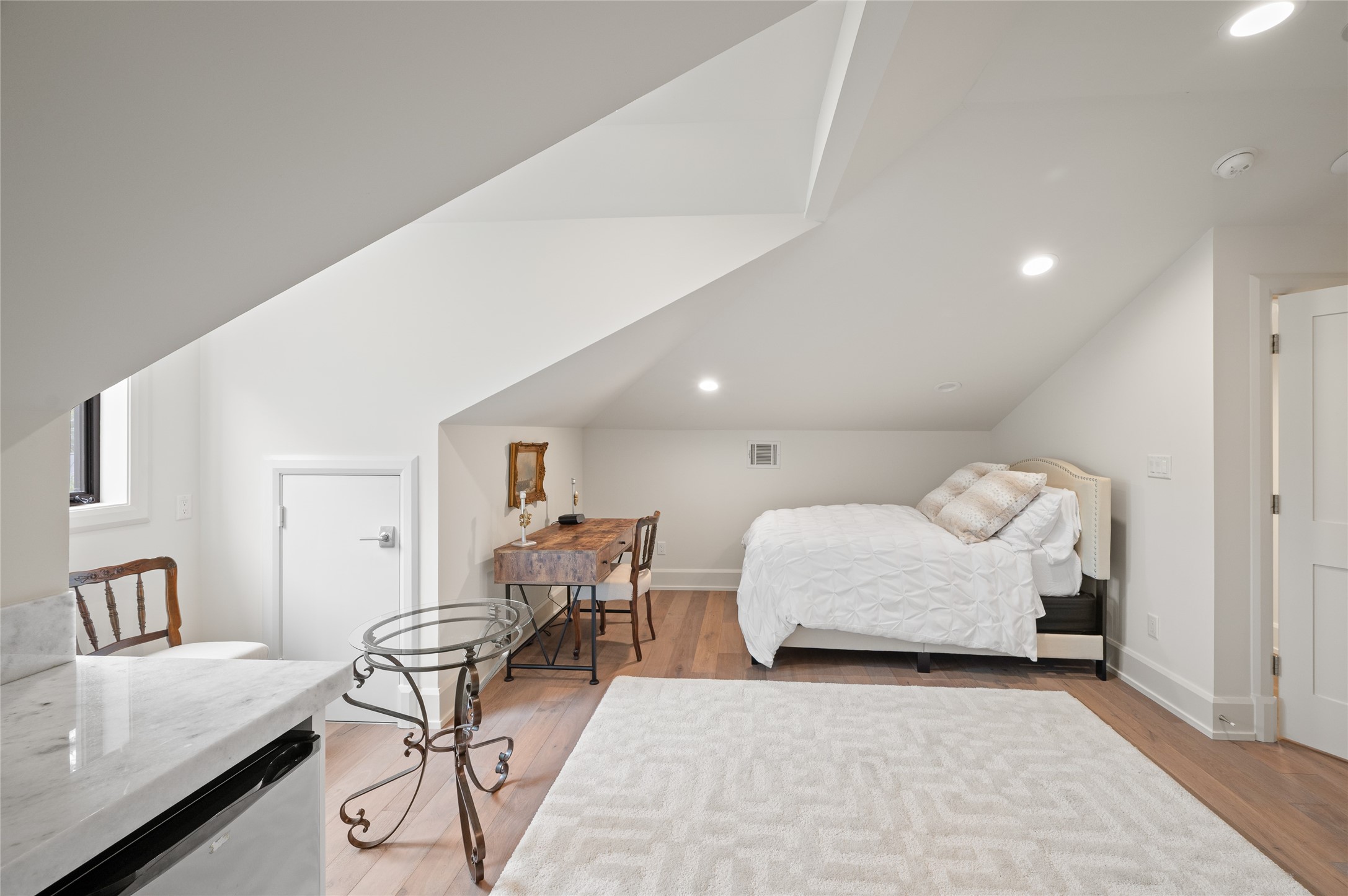 11518 Shadow Way Street Houston, TX 77024 - Photo 38 of 50 a living room with furniture and a table